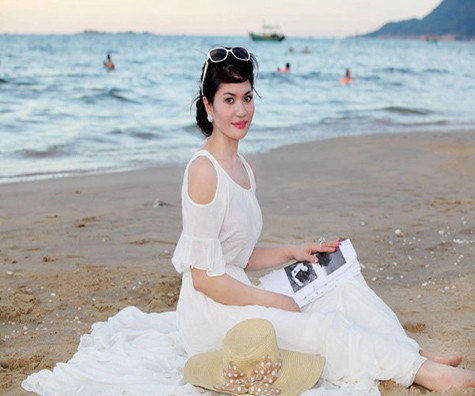 'Tôi hiểu vì sao họ đồn như vậy, bởi quả thực ở độ tuổi của tôi, để giữ được một nhan sắc như hiện có, quả là không dễ'.