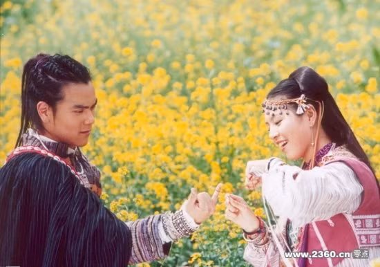 Đường Ngọc Tiểu Bảo (Bành Vu Yến) và A Nô ( Kiếm Phẩm Ngôn) trong phim “Tiên kiếm kỳ hiệp truyền kỳ”.