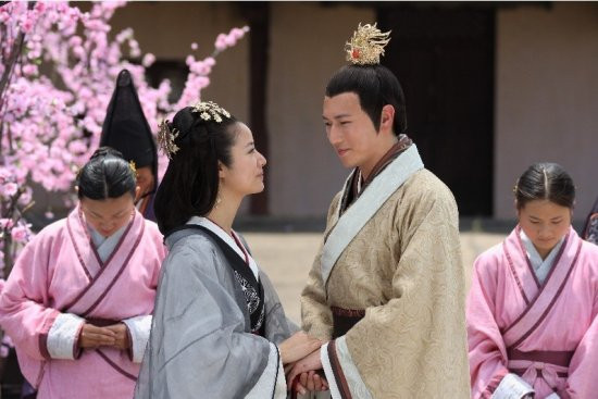 Đậu Y Phòng (Trần Kiện Phong) và Lưu Hằng (Lâm Tâm Như) phim “ Mỹ nhân tâm kế”. Đậu Y Phòng (Trần Kiện Phong) và Lưu Hằng (Lâm Tâm Như) phim “ Mỹ nhân tâm kế”.