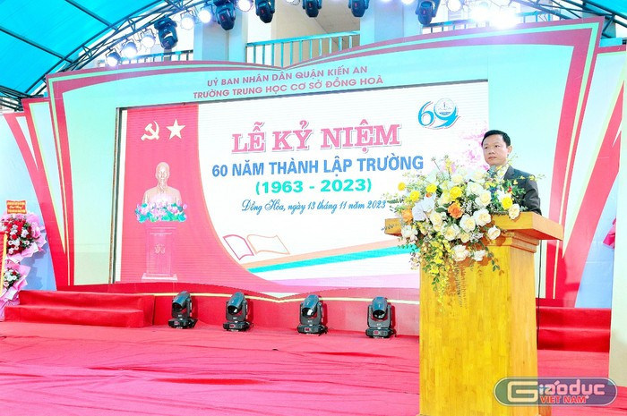 Thầy giáo Lê Văn Hùng - Hiệu trưởng Trường Trung học cơ sở Đồng Hoà (quận Kiến An, Hải Phòng) gdvn-thcs-dong-hoa-ky-niem-1-9263.jpeg