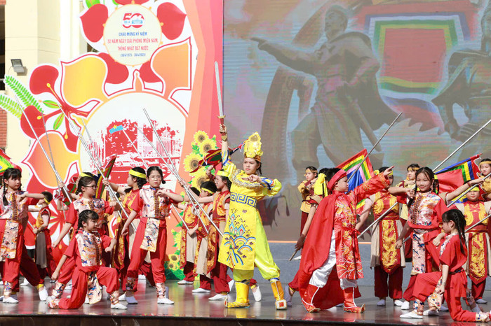 Học sinh Trường Tiểu học Nguyễn Thượng Hiền tái hiện lại vùng đất Hải Phòng từ thuở hồng hoang lập nước (Ảnh: LT) GDVN_nth-cd-doi-7.jpg