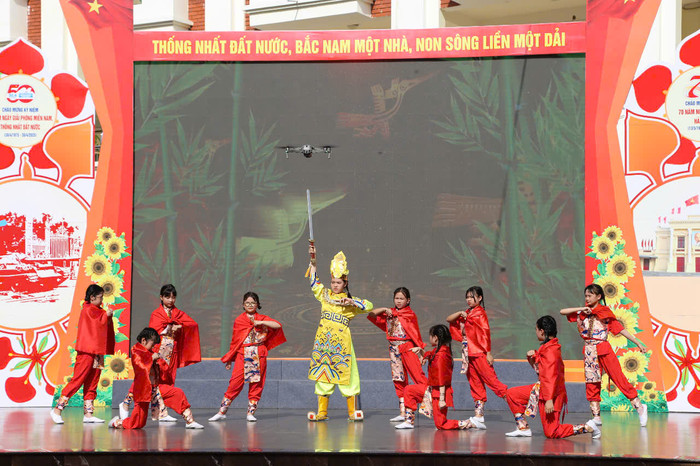 Học sinh Trường Tiểu học Nguyễn Thượng Hiền tái hiện lại vùng đất Hải Phòng từ thuở hồng hoang lập nước (Ảnh: LT) GDVN_nth-cd-doi-5.jpg