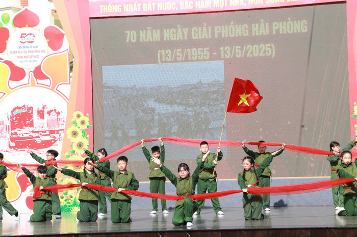 Chương trình nghệ thuật tái hiện lại hình ảnh Hải Phòng trong cuộc kháng chiến cứu nước (Ảnh: LT) GDVN_nth-cd-doi-8.jpg
