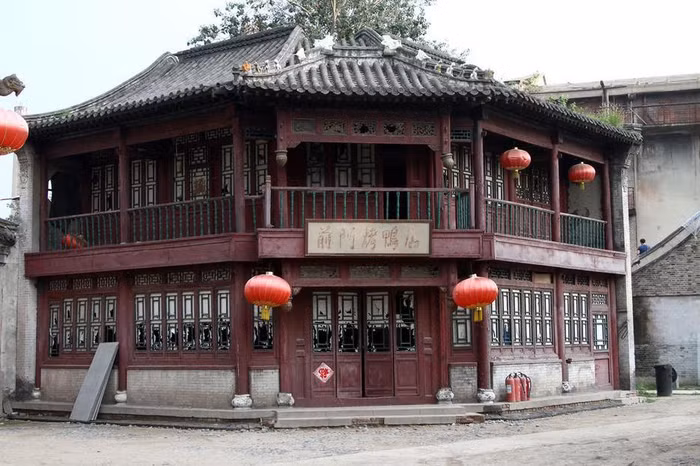 Nhiều người ngạc nhiên vì còn nhiều công trình ở đây vẫn trong tình trạng khá tốt và nguyên vẹn. Nhiều người ngạc nhiên vì còn nhiều công trình ở đây vẫn trong tình trạng khá tốt và nguyên vẹn.