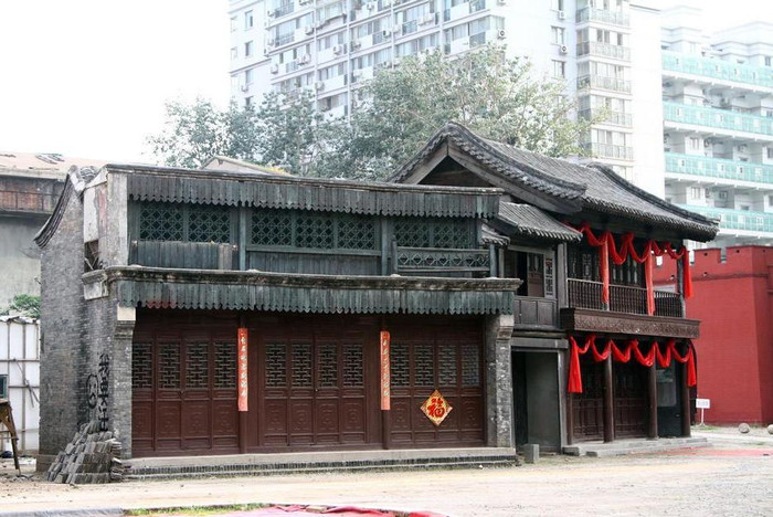 ...dáng vẻ thâm trầm và hoài cổ. ...dáng vẻ thâm trầm và hoài cổ.