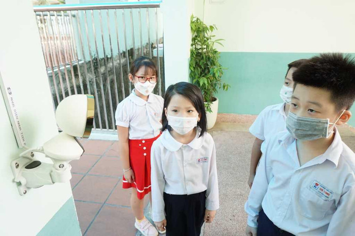Hệ thống camera quét nhận diện học sinh, nhắc nhở đeo khẩu trang đúng cách (Ảnh: CTV) Hệ thống camera quét nhận diện học sinh, nhắc nhở đeo khẩu trang đúng cách (Ảnh: CTV)