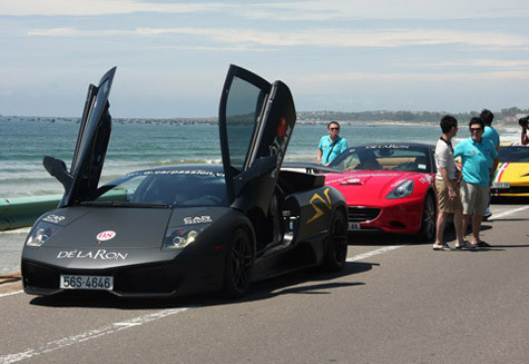 Lamborghini LP640 dẫn đầu đoàn Car&Passion. Ảnh vnexpress