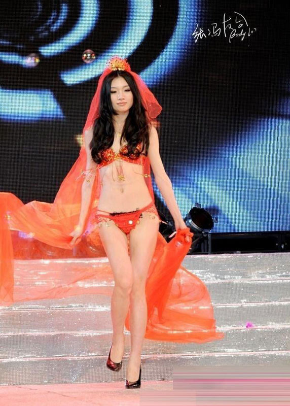 Tuy không có các số đo hình thể, khuôn mặt thật sự đặc sắc như các người mẫu chuyên nghiệp, nhưng vẻ đẹp tự nhiên của các cô gái tuổi mới lớn vẫn vô cùng gợi cảm và quyến rũ. Tuy không có các số đo hình thể, khuôn mặt thật sự đặc sắc như các người mẫu chuyên nghiệp, nhưng vẻ đẹp tự nhiên của các cô gái tuổi mới lớn vẫn vô cùng gợi cảm và quyến rũ.