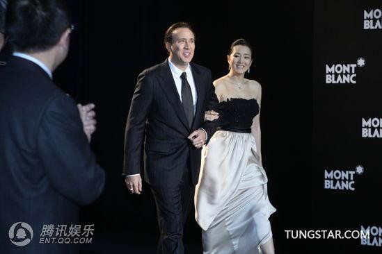 Trước đó, Nicolas khi được đặt câu hỏi là có mong muốn hợp tác với nữ diễn viên nào của Trung Quốc nhất thì diễn viên gạo cội nghĩ ngay đến cái tên Củng Lợi, và lần này Nicolas cùng Củng Lợi đã được hội ngộ. Trước đó, Nicolas khi được đặt câu hỏi là có mong muốn hợp tác với nữ diễn viên nào của Trung Quốc nhất thì diễn viên gạo cội nghĩ ngay đến cái tên Củng Lợi, và lần này Nicolas cùng Củng Lợi đã được hội ngộ.