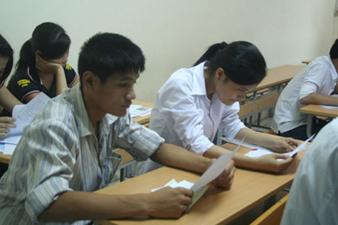 Thí sinh dự thi đại học 2012.