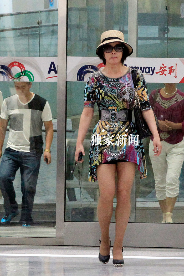 ....bị phạt 7,1 tỉ nhân dân tệ và phải ngồi tù 1 năm. ....bị phạt 7,1 tỉ nhân dân tệ và phải ngồi tù 1 năm.