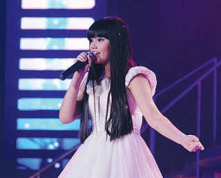 Myra- Maneepassorn Molloy, quán quân Thailand's Got Talent với giọng ca opera thiên thần cũng không đình đám bằng các chiến hữu phụ tại cuộc thi.