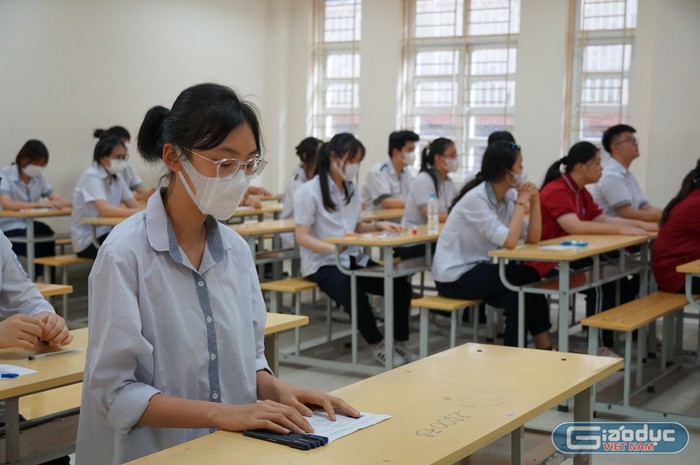 Thí sinh chuẩn bị làm bài thi trong kỳ thi tuyển sinh vào lớp 10 trung học phổ thông năm học 2023-2024 (Ảnh: LT) gdvn-thi-vao-10-qn-5.jpeg