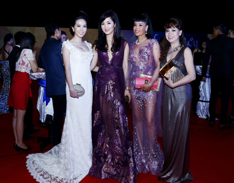 Với các khách mời là những người đẹp nổi tiếng của showbiz Việt Với các khách mời là những người đẹp nổi tiếng của showbiz Việt