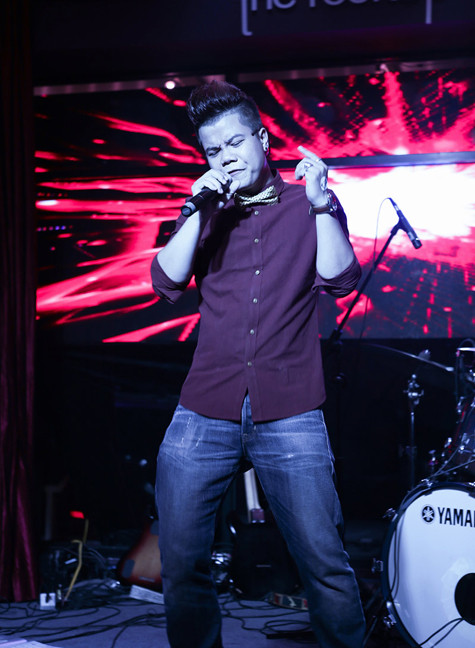 Ca sĩ Đinh Mạnh Ninh đem đến hai ca khúc, Lời yêu nào và Phi công nhận được rất nhiều tràng vỗ tay cổ vũ của khán giả. Với âm nhạc sôi động, lối biểu diễn ấn tượng, Đinh Mạnh Ninh ngày càng tiến xa trên con đường nghệ thuật. Ca sĩ Đinh Mạnh Ninh đem đến hai ca khúc, Lời yêu nào và Phi công nhận được rất nhiều tràng vỗ tay cổ vũ của khán giả. Với âm nhạc sôi động, lối biểu diễn ấn tượng, Đinh Mạnh Ninh ngày càng tiến xa trên con đường nghệ thuật.