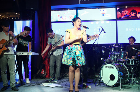 Ca sĩ Bảo Trâm Idol cực dễ thương khi thể hiện ca khúc Là con gái thật tuyệt dù ngày biểu diễn, cô chưa khỏi ốm. Ca sĩ Bảo Trâm Idol cực dễ thương khi thể hiện ca khúc Là con gái thật tuyệt dù ngày biểu diễn, cô chưa khỏi ốm.