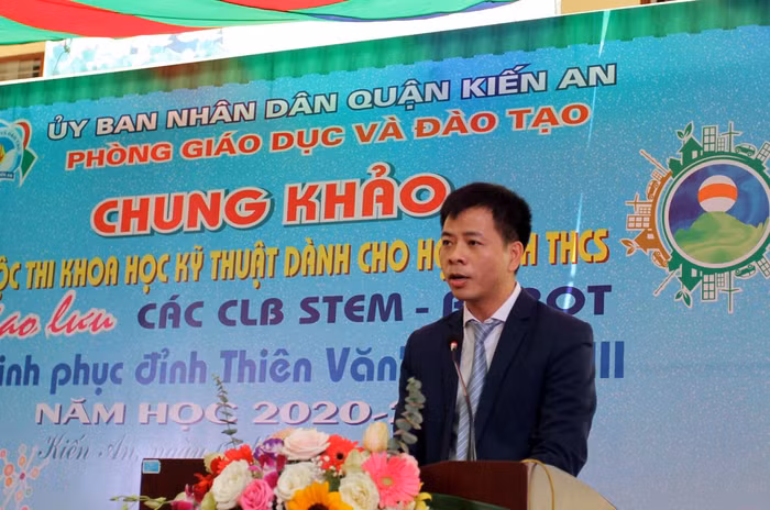 Ông Vũ Xuân Phúc, Trưởng phòng Giáo dục và Đào tạo quận Kiến An (Ảnh: Lã Tiến)