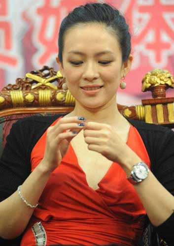 Và, cô cũng không ngại lắm với hành động ...rất đời thường của mình. Và, cô cũng không ngại lắm với hành động ...rất đời thường của mình.