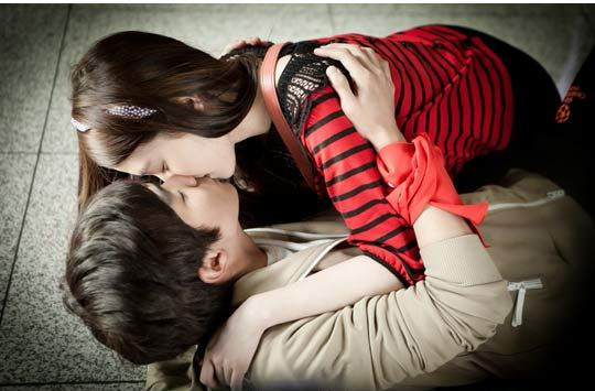 Nam diễn viên Yoo Seung Ho và Park Eun Bin trong phim “Operation Proposal” thuộc thể loại phim giả tưởng và được xây dựng dựa trên bộ phim truyền hình Nhật Proposal Daisakusen (Yamashita Tomohisa và Nagasawa Masami đóng chính) năm 2007. Phim là câu chuyện câu chuyện lôi cuốn về một anh chàng ngược dòng thời gian trở về quá khứ để tìm lại tình yêu của mình. Nam diễn viên Yoo Seung Ho và Park Eun Bin trong phim “Operation Proposal” thuộc thể loại phim giả tưởng và được xây dựng dựa trên bộ phim truyền hình Nhật Proposal Daisakusen (Yamashita Tomohisa và Nagasawa Masami đóng chính) năm 2007. Phim là câu chuyện câu chuyện lôi cuốn về một anh chàng ngược dòng thời gian trở về quá khứ để tìm lại tình yêu của mình.