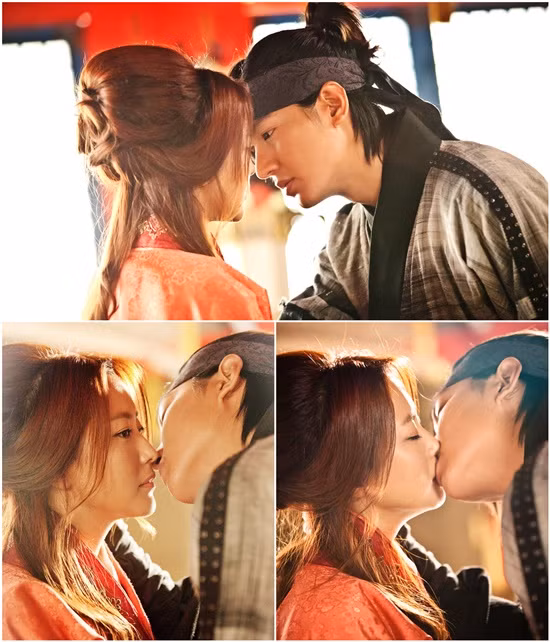 Kim Hee Sun và Lee Min Ho trong phim “Faith”, bộ phim đánh dấu sự trở lại của Kim Hee Sun với điện ảnh sau hơn 6 năm kể từ khi lập gia đình. Trong “Faith”, Kim Hee Sun vào vai nữ bác sĩ phẫu thuật Eun Soo bị cuốn vào cuộc hành trình ngược dòng thời gian và tình cờ gặp gỡ vị tướng dũng mãnh Choi Young (Lee Min Ho) của thời quá khứ.