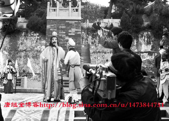 Cảnh Tôn Ngộ Không (Tiểu Lục Linh Đồng) đang đấu phép cùng Hổ Lực đại tiên (Lưu Cần đóng).