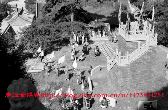 Bối cảnh trong tập "Đấu phép giáng tam quái" khi Tôn Ngộ Không cùng ba tên yêu đạo thi thố phép thuật tại chùa Giới Đài.