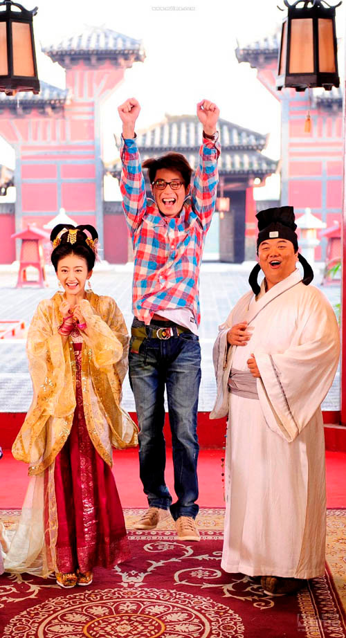 Tạo hình của Cảnh Điềm khá bắt mắt và vui nhộn. Cô cho biết mình rất hứng thú với hình tượng và vai diễn này, cô luôn muốn thử sức trong thể loại phim hài thế này. Tạo hình của Cảnh Điềm khá bắt mắt và vui nhộn. Cô cho biết mình rất hứng thú với hình tượng và vai diễn này, cô luôn muốn thử sức trong thể loại phim hài thế này.