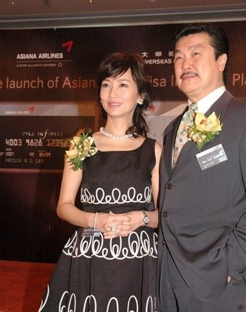 Vợ chồng Triệu Nhã Chi - Hoàng Cẩm Sân. Vợ chồng Triệu Nhã Chi - Hoàng Cẩm Sân.