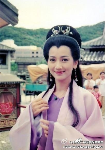 Tạo hình Bạch Nương Tử của Triệu Nhã Chi trên phim trường "Tân Bạch Nương Tử truyền kỳ", vai diễn sống mãi và gắn liền với tên tuổi của Triệu Nhã Chi. Tạo hình Bạch Nương Tử của Triệu Nhã Chi trên phim trường "Tân Bạch Nương Tử truyền kỳ", vai diễn sống mãi và gắn liền với tên tuổi của Triệu Nhã Chi.