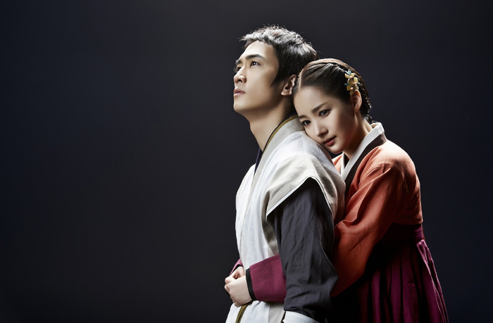 Phim “Time Slip Dr. Jin” (Danh Y Vượt Thời Gian) - 2012. Nhân vật Jin-Hyuk (Song Seung-Heon) là một bác sĩ tài năng, sinh ra trong một gia đình có truyền thống làm bác sĩ. Jin-Hyuk rất tự kiêu vì anh là nhà giải phẫu thần kinh với khả năng phán đoán tình hình nhanh nhạy và có bàn tay cực kỳ ổn định. Tỷ lệ phẫu thuật thành công của anh lên đến 100%. Phim “Time Slip Dr. Jin” (Danh Y Vượt Thời Gian) - 2012. Nhân vật Jin-Hyuk (Song Seung-Heon) là một bác sĩ tài năng, sinh ra trong một gia đình có truyền thống làm bác sĩ. Jin-Hyuk rất tự kiêu vì anh là nhà giải phẫu thần kinh với khả năng phán đoán tình hình nhanh nhạy và có bàn tay cực kỳ ổn định. Tỷ lệ phẫu thuật thành công của anh lên đến 100%.