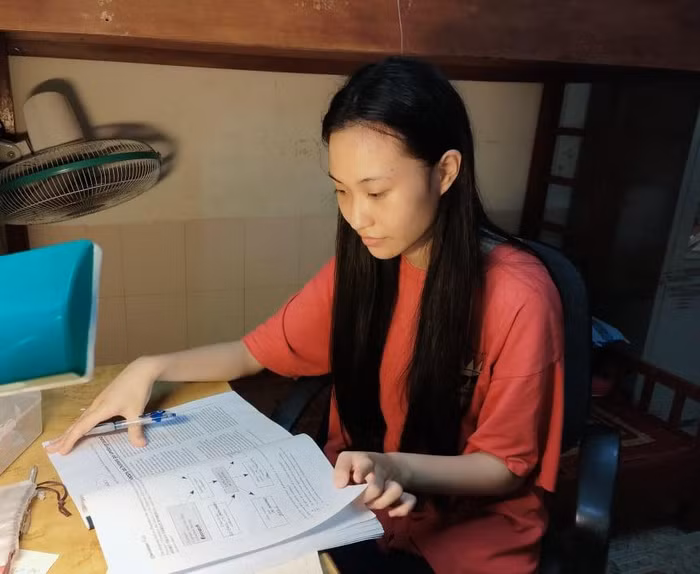 Phương Anh là người đầu tiên trong hệ thống 17 làng trẻ SOS của Việt Nam đạt học bổng Trái tim Sư tử của trường Đại học Anh Quốc Việt Nam (BUV) (Ảnh: MD)