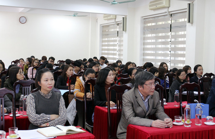 Hàng trăm cán bộ, giảng viên và sinh viên Trường Đại học Hải Phòng lắng nghe những thông tin rất bổ ích của Tiến sĩ Trần Công Trục. (Ảnh: Lã Tiến) Hàng trăm cán bộ, giảng viên và sinh viên Trường Đại học Hải Phòng lắng nghe những thông tin rất bổ ích của Tiến sĩ Trần Công Trục. (Ảnh: Lã Tiến)