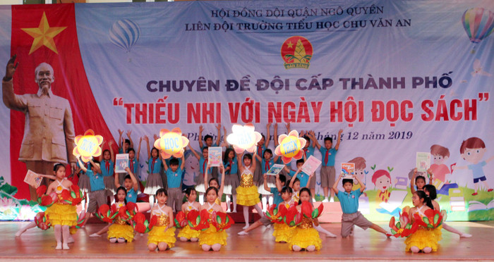Chuyên đề "Thiếu nhi với ngày hội đọc sách" của Trường tiểu học Chu Văn An được sân khấu hóa bằng những hoạt cảnh ý nghĩa (Ảnh: LT) Chuyên đề "Thiếu nhi với ngày hội đọc sách" của Trường tiểu học Chu Văn An được sân khấu hóa bằng những hoạt cảnh ý nghĩa (Ảnh: LT)