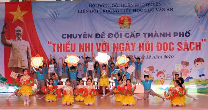 Chuyên đề "Thiếu nhi với ngày hội đọc sách" của Trường tiểu học Chu Văn An được sân khấu hóa bằng những hoạt cảnh ý nghĩa (Ảnh: LT)