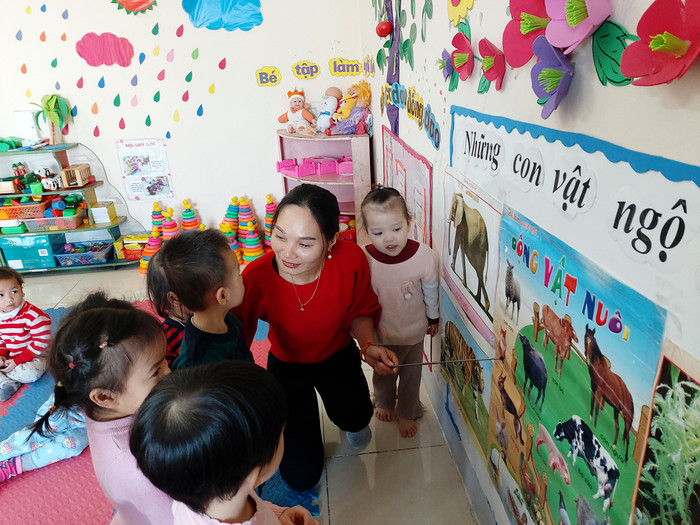 Các giáo viên hợp đồng ở Hải Dương đều sẵn sàng tâm lý bước vào vòng phỏng vấn tại kỳ xét tuyển viên chức giáo dục năm 2019 (Ảnh: Lã Tiến) Các giáo viên hợp đồng ở Hải Dương đều sẵn sàng tâm lý bước vào vòng phỏng vấn tại kỳ xét tuyển viên chức giáo dục năm 2019 (Ảnh: Lã Tiến)