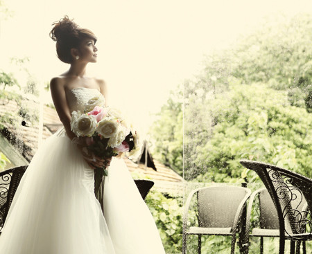 Rồi một phút chìm đắm trong cảm xúc ngọt ngào. Rồi một phút chìm đắm trong cảm xúc ngọt ngào.