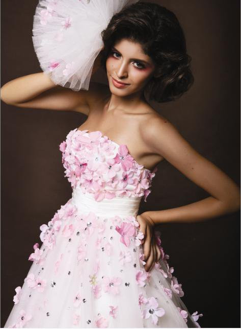 Làn da nâu khỏe khoắn, đôi mắt hút hồn là vũ khí lợi hại, làm nên hình ảnh Andrea khác biệt trong hàng trăm người mẫu trẻ cùng thời. Làn da nâu khỏe khoắn, đôi mắt hút hồn là vũ khí lợi hại, làm nên hình ảnh Andrea khác biệt trong hàng trăm người mẫu trẻ cùng thời.