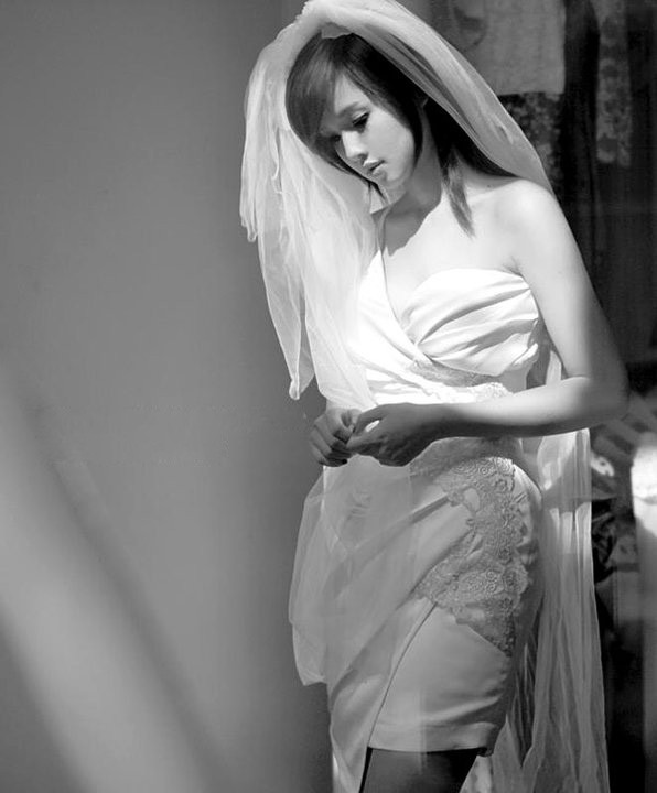 Bức hình chụp ngược sáng tạo hiệu quả thẩm mỹ cao. Trông hot girl 9x như một tượng sáp đầy biểu cảm. Bức hình chụp ngược sáng tạo hiệu quả thẩm mỹ cao. Trông hot girl 9x như một tượng sáp đầy biểu cảm.