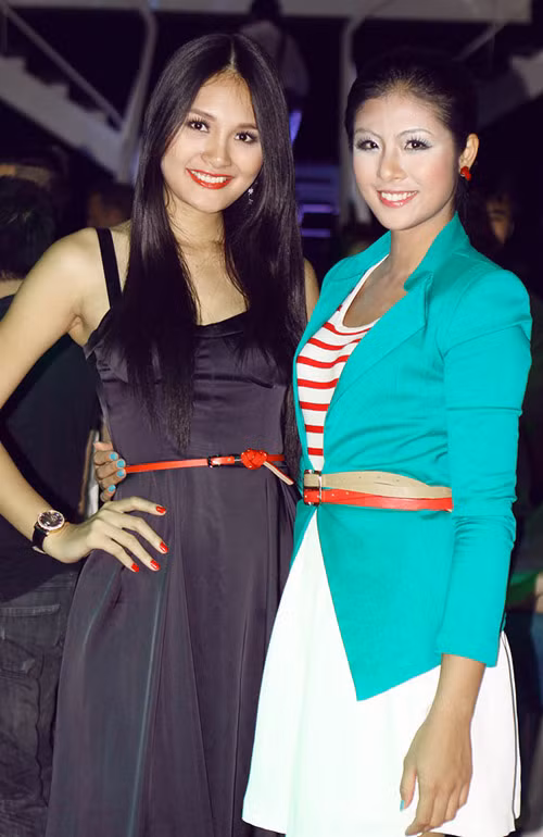 Ngọc Hân quá tay khi trang điểm mặt trắng bệnh, mắt xanh lè.