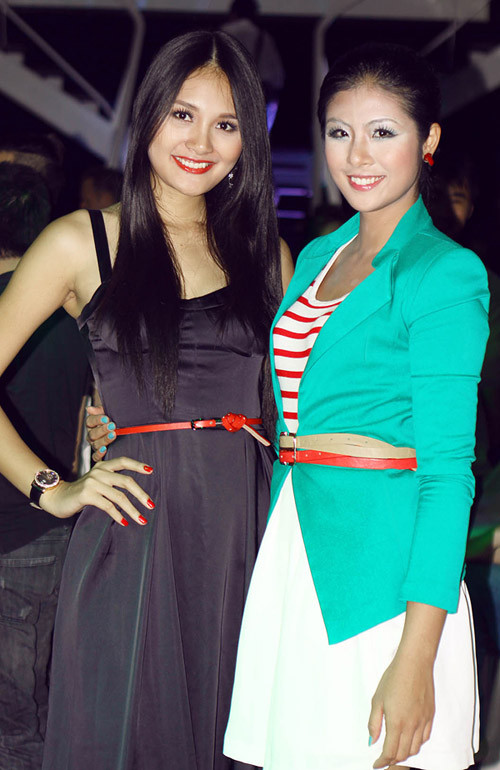 Ngọc Hân quá tay khi trang điểm mặt trắng bệnh, mắt xanh lè. Ngọc Hân quá tay khi trang điểm mặt trắng bệnh, mắt xanh lè.