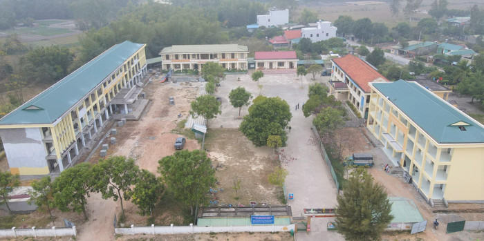 Trường Tiểu học Hải Hoà được đầu tư xây dựng thêm 2 dãy nhà với 30 phòng học, phòng chức năng (Ảnh: PL) Trường Tiểu học Hải Hoà được đầu tư xây dựng thêm 2 dãy nhà với 30 phòng học, phòng chức năng (Ảnh: PL)