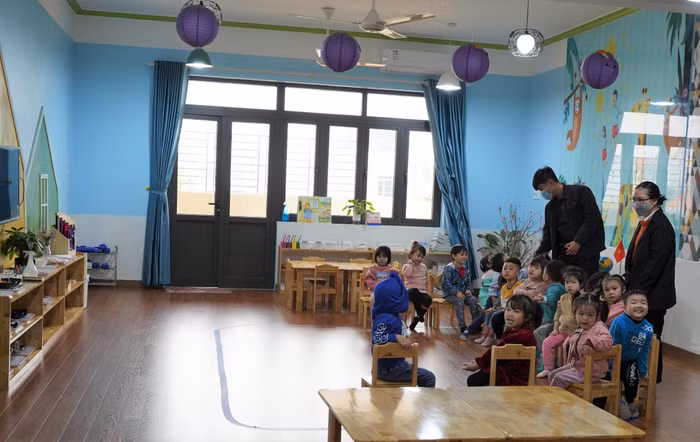 Học sinh tiểu học, mầm non tiếp tục dừng đến trường để đảm bảo công tác phòng, chống dịch Covid-19 (Ảnh: PL)