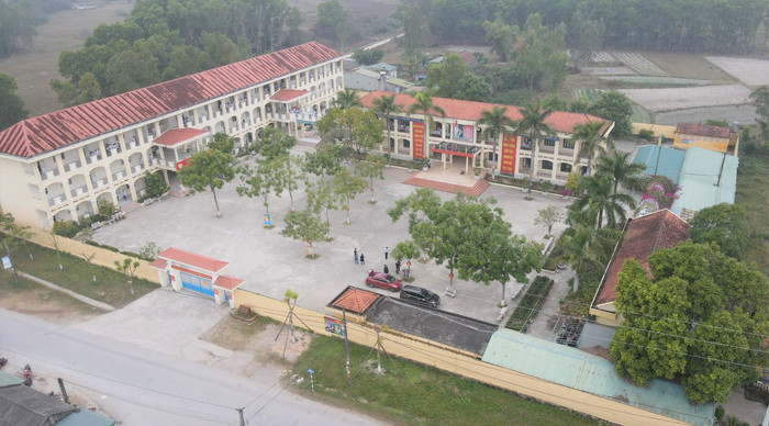 Trường Trung học cơ sở Hải Hoà nhìn từ trên cao (Ảnh: PL)