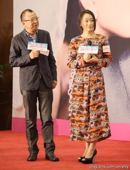 Nữ ca sĩ hàng đầu của Trung Quốc Đại lục Nghiêm Nghệ Đan gây thất vọng với cách ăn mặc của các bà các cô nội chợ hơn là một ngôi sao của làng giải trí. Nữ ca sĩ hàng đầu của Trung Quốc Đại lục Nghiêm Nghệ Đan gây thất vọng với cách ăn mặc của các bà các cô nội chợ hơn là một ngôi sao của làng giải trí.