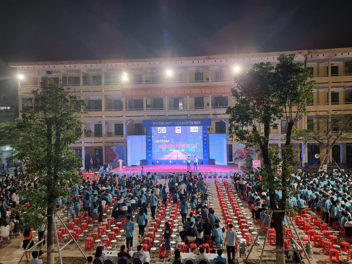 Học sinh Trường Trung học phổ thông Trần Nguyên Hãn hứng khởi tham gia chương trình "Định vị tương lai" (Ảnh: Phương Linh) Học sinh Trường Trung học phổ thông Trần Nguyên Hãn hứng khởi tham gia chương trình "Định vị tương lai" (Ảnh: Phương Linh)