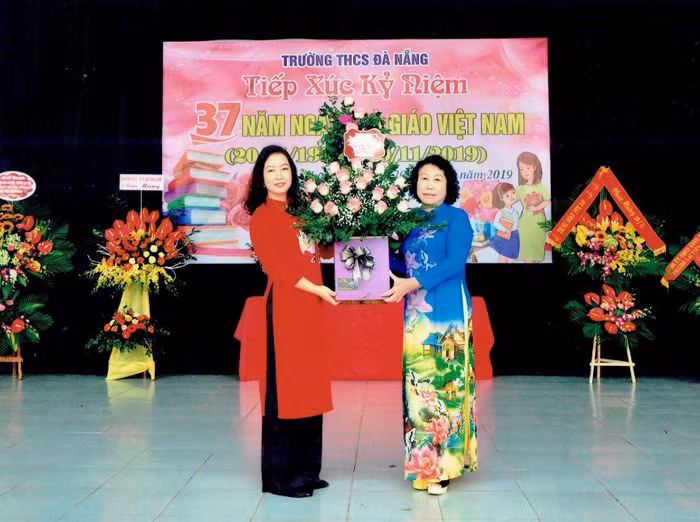 Cô Hương giữ công tác chuyên môn của nhà trường luôn đứng ở vị trí tốp đầu trong toàn quận (Ảnh: nhân vật cung cấp). Cô Hương giữ công tác chuyên môn của nhà trường luôn đứng ở vị trí tốp đầu trong toàn quận (Ảnh: nhân vật cung cấp).