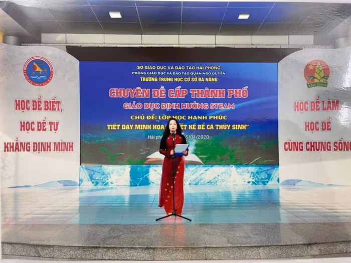 Dưới cương vị một nhà quản lý, cô Trịnh Thu Hương luôn thẳng thắn, không né tránh và không ngại ngần trong việc nâng cao chuyên môn của đội ngũ giáo viên nhà trường (Ảnh: nhân vật cung cấp). Dưới cương vị một nhà quản lý, cô Trịnh Thu Hương luôn thẳng thắn, không né tránh và không ngại ngần trong việc nâng cao chuyên môn của đội ngũ giáo viên nhà trường (Ảnh: nhân vật cung cấp).