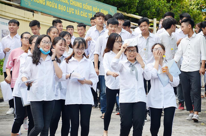 Thí sinh tỉnh Quảng Ninh phấn khởi sau khi kết thúc môn thi quốc gia 2019 (Ảnh: CTV) Thí sinh tỉnh Quảng Ninh phấn khởi sau khi kết thúc môn thi quốc gia 2019 (Ảnh: CTV)