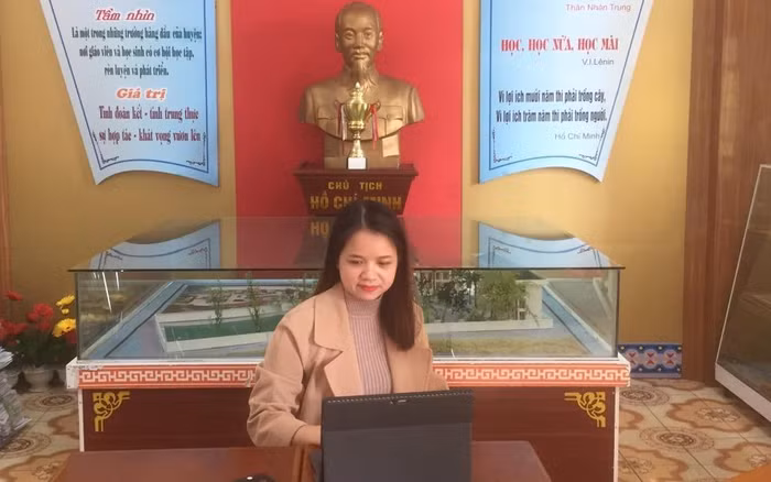 Cô giáo Đoàn Thị Thanh Huệ - Trường Trung học cơ sở Nguyễn Đức Cảnh đạt giải Nhất cuộc thi "Tuổi trẻ học tập và làm theo tư tưởng, đạo đức, phong cách Hồ Chí Minh" năm 2021 (Ảnh: NTCC)