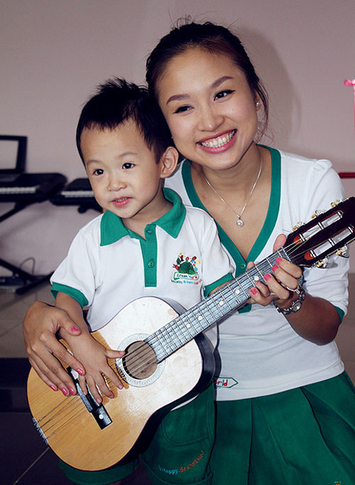 Vân Hugo vẫn giữ vẻ đẹp trẻ trung, đáng yêu như một cô nữ sinh. Xem thêm: Sai lầm thẩm mỹ: gọt cằm, người đẹp từ "tiên" hóa "tượng" Vân Hugo vẫn giữ vẻ đẹp trẻ trung, đáng yêu như một cô nữ sinh. Xem thêm: Sai lầm thẩm mỹ: gọt cằm, người đẹp từ "tiên" hóa "tượng"